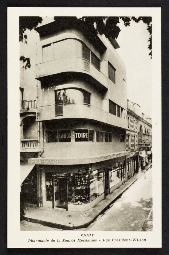 Pharmacie de la Source Mesdames : carte postale vers 1936 (coll. Jacques-Cousseau)